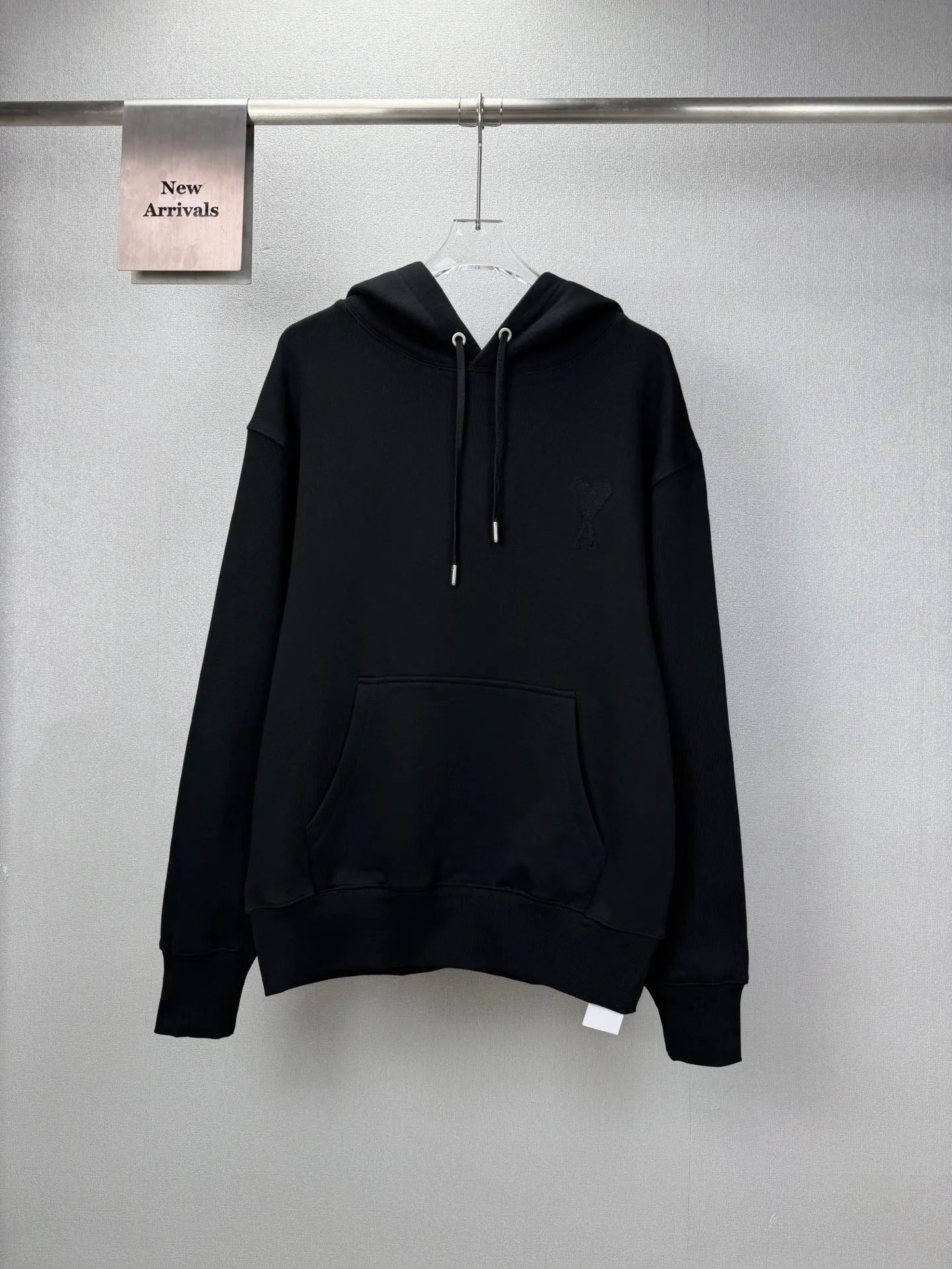 (top version) Ami 2026 New Arrival chest embroidery🪡Love logo couple style hooded sweatshirt 🔥High version🔥High version🔥 Original fabric Digital direct printing technology Internet celebrity Same Style High version High Quality😘😘 The fabric is made of 430g double-ply large terry fabric. It feels very comfortable, fashionable and individual. Super Versatile, a good-looking sweatshirt Very suitable for both men and women. A must-have item for everyone. Packaging, tag, collar label, washed wheat, complete👍 Color: Black, Gray Size: S-XL
